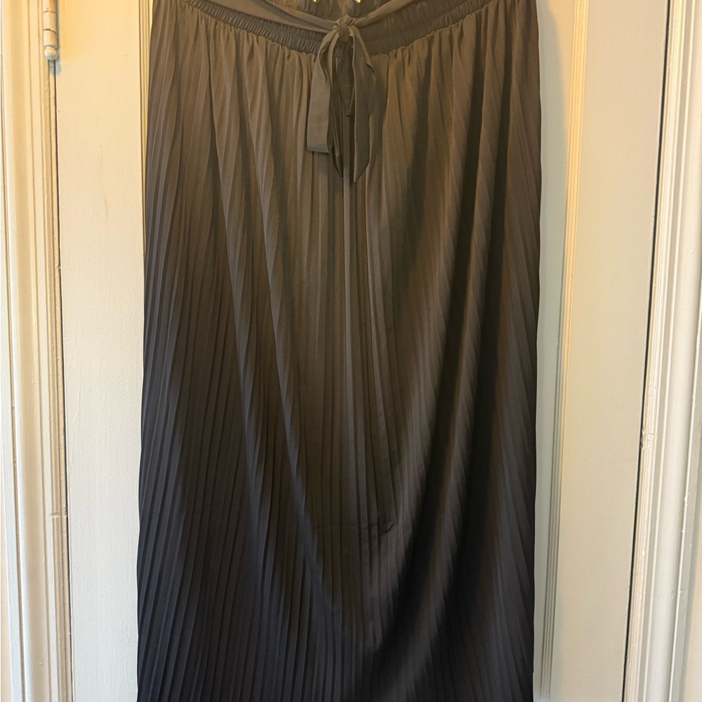 Pleated black paper bag waist maxi skirt